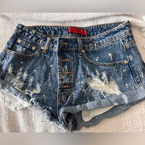 Signature 8 shorts distressed